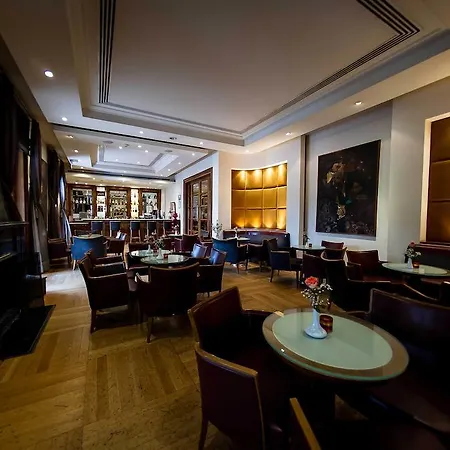 Curium Palace 4* ليماسول