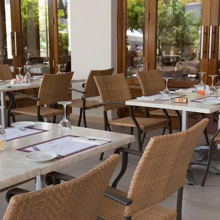 Curium Palace 4* ليماسول