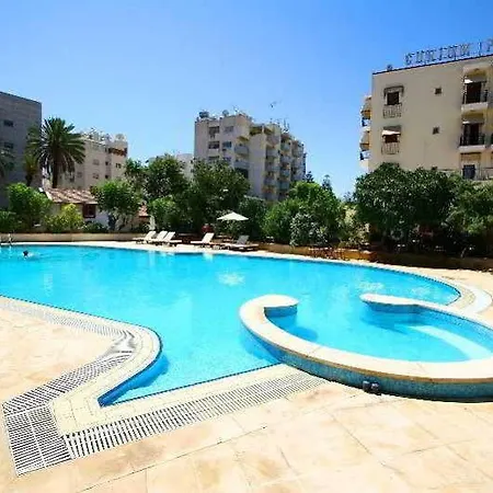 فندق Curium Palace