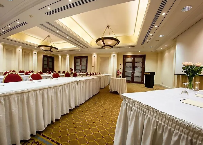 מלון Curium Palace 4*