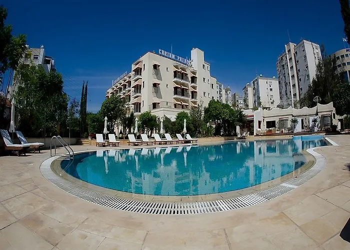 מלון Curium Palace 4*