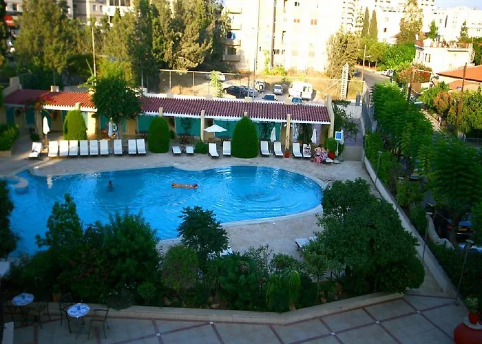 מלון Curium Palace 4*