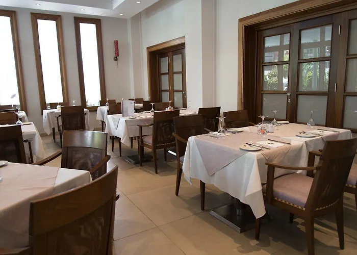 Curium Palace 4* לימסול