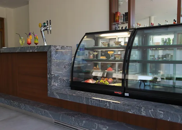 Curium Palace 4* לימסול