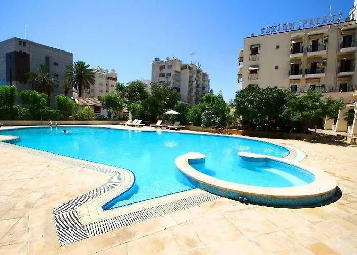 מלון Curium Palace