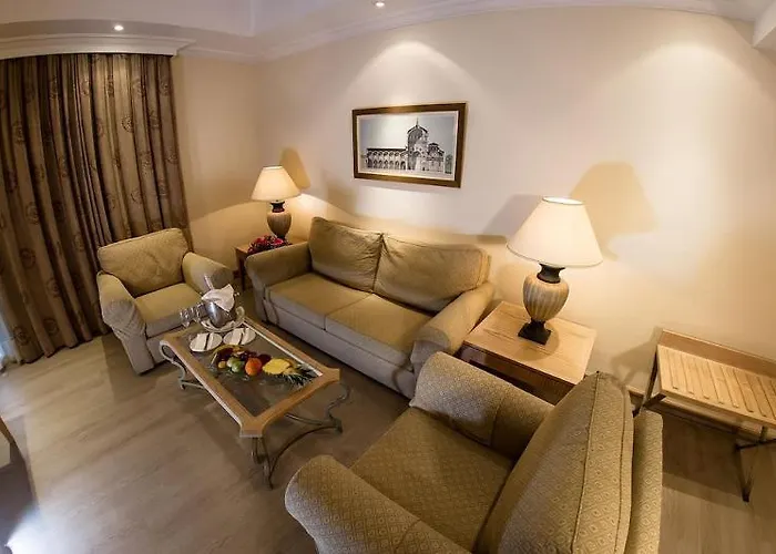 Curium Palace לימסול