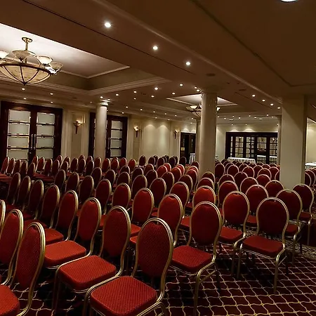 Curium Palace Hotel 4*